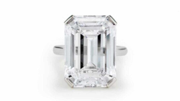 Philips will offer an 18ct diamond ring in New York Philips will offer an 18ct diamond ring in New York