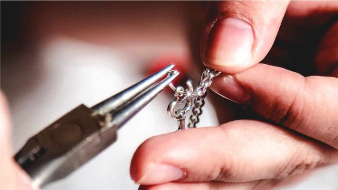 According to JBT report - increasing number of closings of US jewelry companies is alarming
