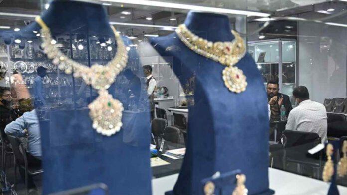 Get Ready To Experience The Most Coveted Gem & Jewellery Show Of The Year - IIJS Premiere 2022