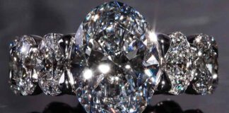 Grammy-winning rapper Drake buys new 13-diamond Godfather ring