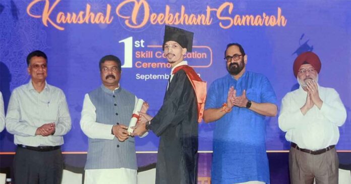 GJSCI JOSH Trainee Vishal Mahadik Felicitated At Skill Convocation Ceremony