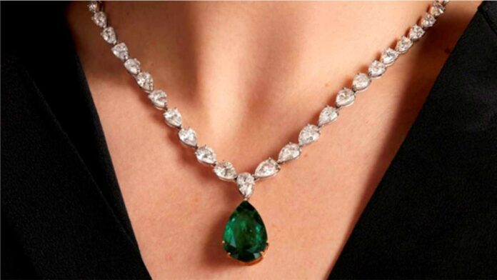 13.88 Carat Graff Emerald Necklace Sold for $575,000 at Bonhams - London 13.88 Carat Graff Emerald Necklace Sold for $575,000 at Bonhams - London