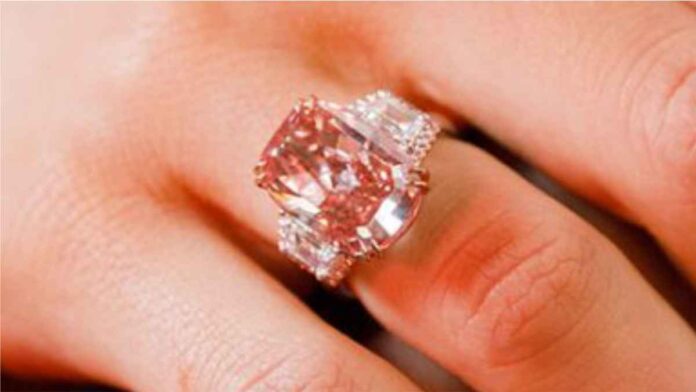 The world was stunned by the beauty of the rare pink 11.15 carat Williamson Pink Star, Rs. 413 crore-2