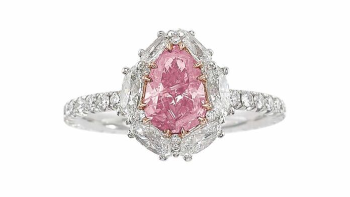 Coloured diamonds on top at Heritage Holiday Fine Jewelry Signature Auction-1 Coloured diamonds on top at Heritage Holiday Fine Jewelry Signature Auction-1