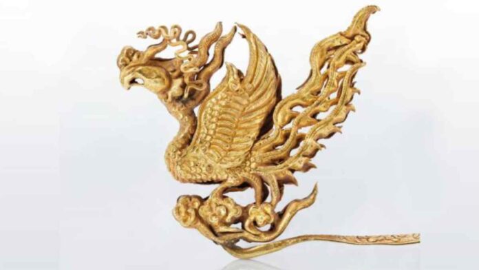 Hairpin with phoenix design Gold Song dynasty, 960–1279 Mengdiexuan Collection