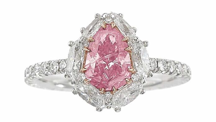 Coloured diamonds lead the Heritage Holiday Fine Jewelry Auction