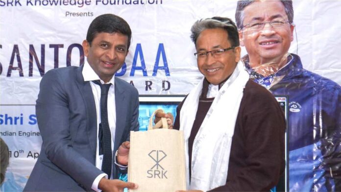 SRK Knowledge Foundation presented the prestigious Santokba Manavratna Award to Sonam Wangchuk-1