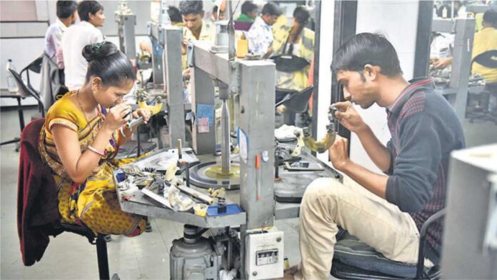 The Labour Department has fined Rs 20,000 to Surats Diamond Company The Labour Department has fined Rs 20,000 to Surats Diamond Company