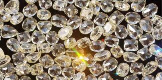 Fraud of lakhs with Maruti diamond dealer of Varachha mini market cooperation chambers