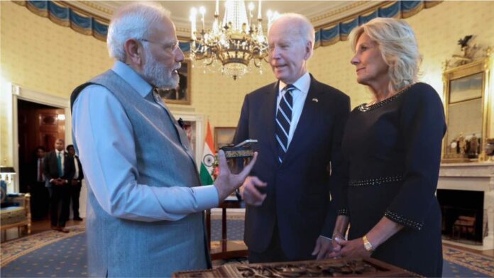 PM Narendra Modi gifted a 7.5 carat diamond prepared in a laboratory in Surat to the wife of the US President-1