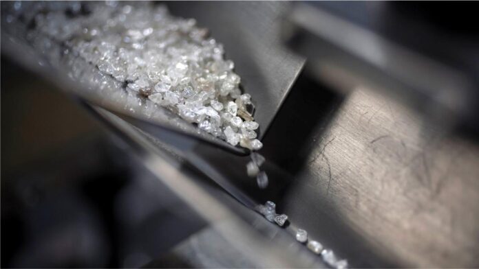 De Beers cut rough prices for the second consecutive sight
