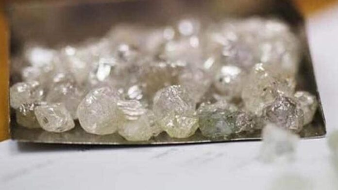 Mumbai fraudster robbed diamond merchant of Varachha worth lakhs of diamonds