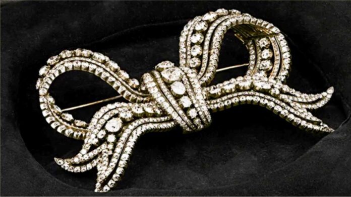This 19th century royal diamond brooch worn at Queen Victoria's wedding fetched $2.65 million