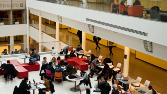 De Beers to award STEM scholarships to four young women at the University of Calgary De Beers to award STEM scholarships to four young women at the University of Calgary