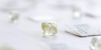 De Beers last sight of the year showed signs of an improving market as rough sales increased
