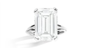 Diamond jewellery attracts attention at Bonhams jewellery auction in London-1