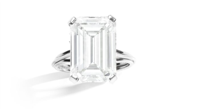 Diamond jewellery attracts attention at Bonhams jewellery auction in London-1