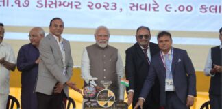 Priceless gift given to PM Modi from Surat Diamond Bourse-1