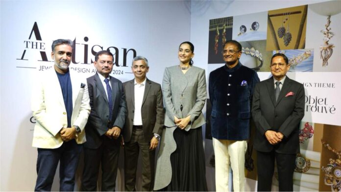 GJEPCs Artisan Award held in Mumbai in presence of Bollywood actress Sonam Kapoor-1 GJEPCs Artisan Award held in Mumbai in presence of Bollywood actress Sonam Kapoor-1