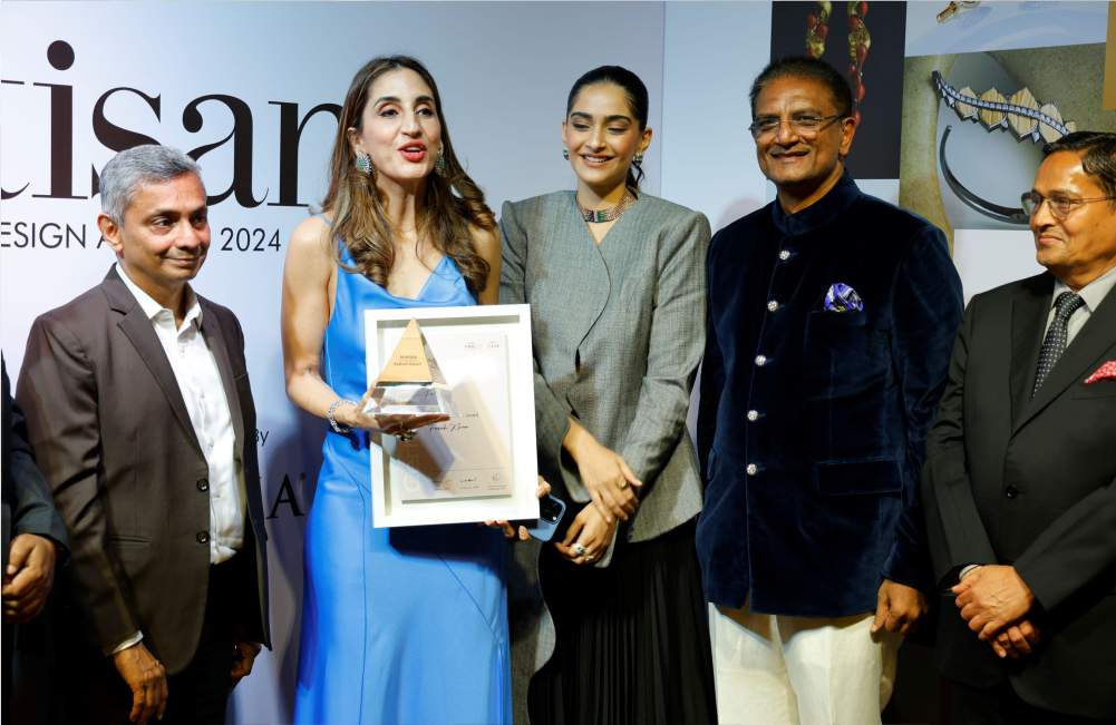 GJEPCs Artisan Award held in Mumbai in presence of Bollywood actress Sonam Kapoor-11