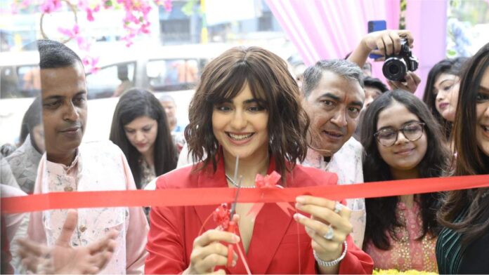 Grand store launch of limelight lab grown diamonds in kolkata with adah sharma-1