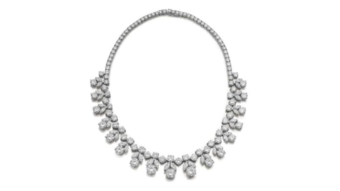 Sothebys sells white-glove jewellery for first time in Asia-1 Sothebys sells white-glove jewellery for first time in Asia-1