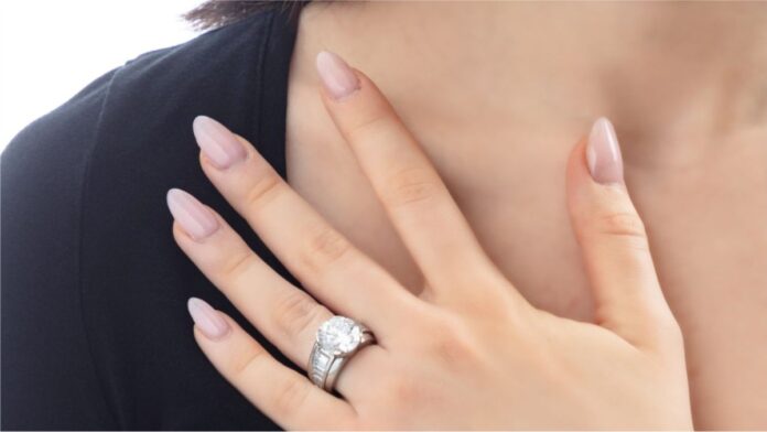Sothebys sold diamond jewellery at Paris auction for higher price than the estimate-1