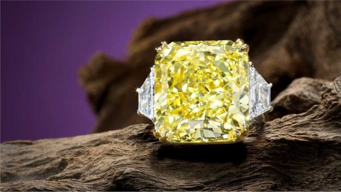 Bonhams Hong Kong sale feature 26-carat yellow diamond star estimated at HKD 10-5 million