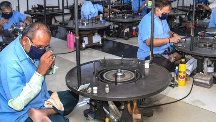 Fortnight vacation declared in Surat diamond factories Fortnight vacation declared in Surat diamond factories