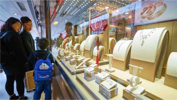 Luk fooks profit plunges 39 percent as gold prices hit record highs