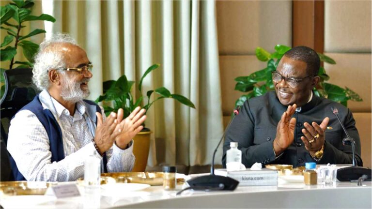 Zimbabwe vice president visits surat warm welcome at hari krishna exports