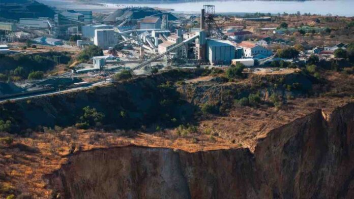 Petra Diamonds Revenue Falls 13% as Rough Diamond Prices Drop, Company Reports Heavy Loss