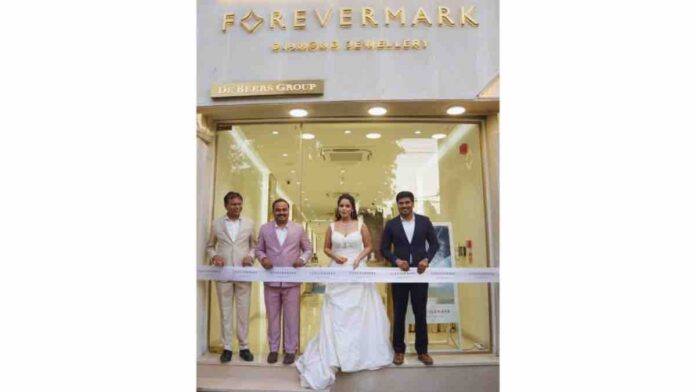 Grand launch of De Beers Forevermark in Patna - New store inaugurated by actress Neetu Chandra Grand launch of De Beers Forevermark in Patna - New store inaugurated by actress Neetu Chandra