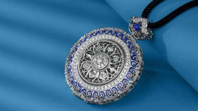 Platinum jewellery sales rise 10 percent as gold prices hit record highs Platinum jewellery sales rise 10 percent as gold prices hit record highs