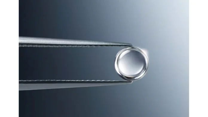 A unique change to the rare cabochon cut for diamonds by De Beers A unique change to the rare cabochon cut for diamonds by De Beers